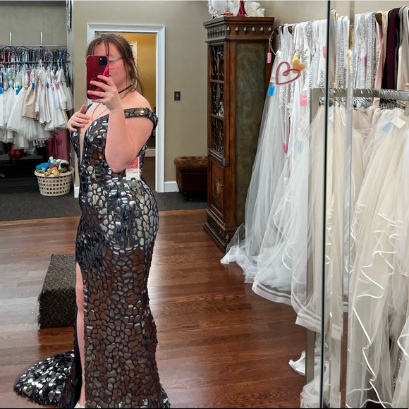 Prom dress - Picture 4 of 7